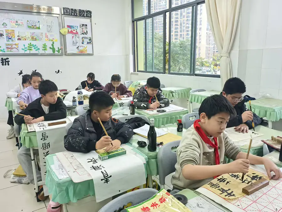 中小学生软笔书法阶梯课照片