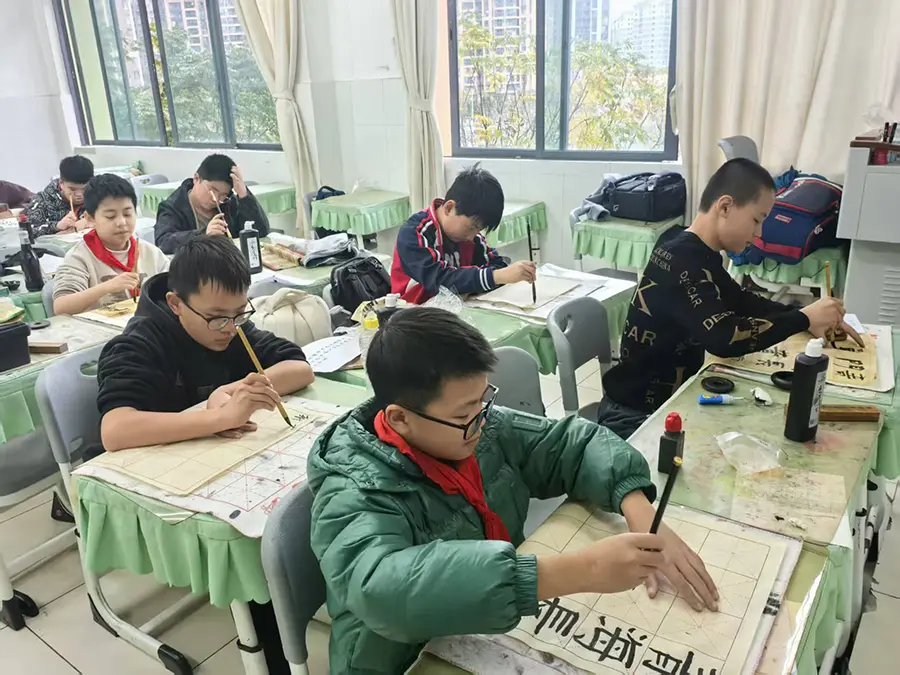 中小学生软笔书法阶梯课照片